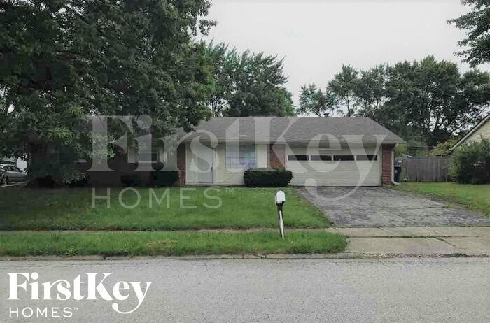 11048 McDowell Dr in Indianapolis, IN - Building Photo