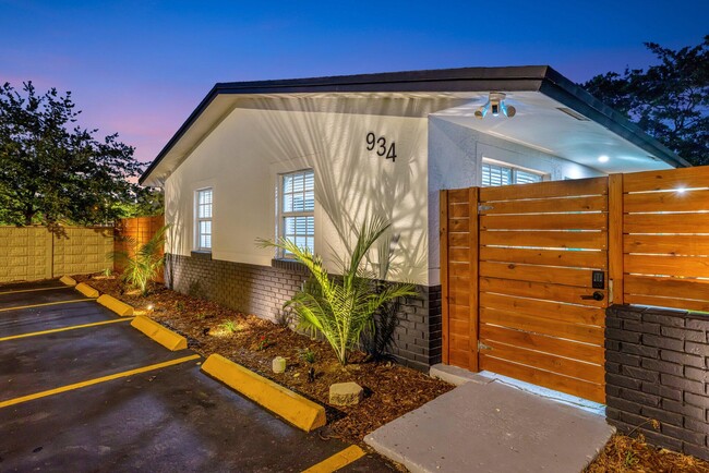 934 NW 4th Ave in Fort Lauderdale, FL - Building Photo - Building Photo