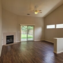 2266 Pinto Way in Turlock, CA - Building Photo - Building Photo