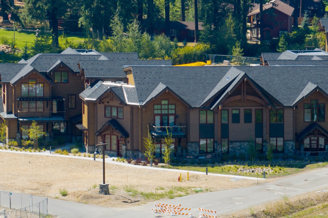 33 Beach Club Dr in Stateline, NV - Building Photo