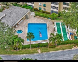 2618 Cove Cay Dr, Unit 703 in Clearwater, FL - Building Photo