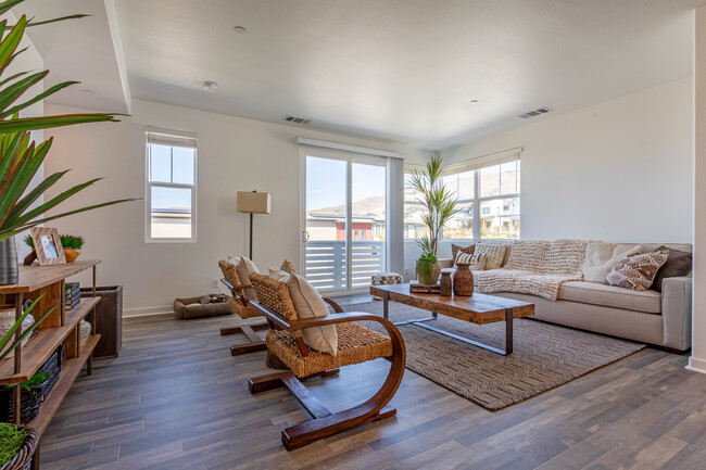 Vinifera Townhomes in San Luis Obispo, CA - Building Photo - Interior Photo