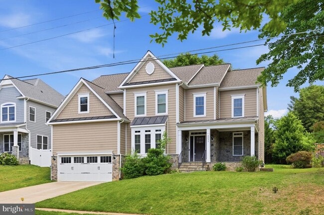 property at 2233 N Underwood St
