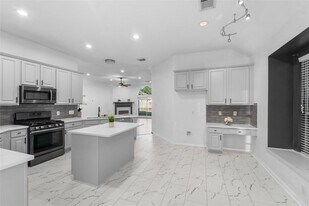 11543 Valley Pike Ct, Unit 6804-07 in Sugar Land, TX - Building Photo