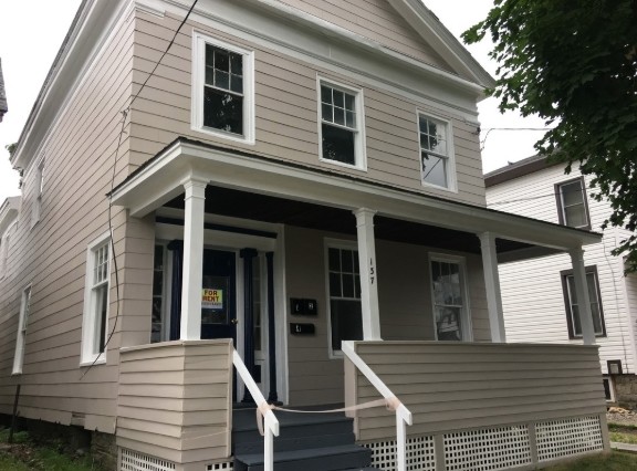 137 E 2nd St in Oswego, NY - Building Photo