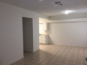7636 Windsor Oaks, Unit 7636 in San Antonio, TX - Foto de edificio - Building Photo