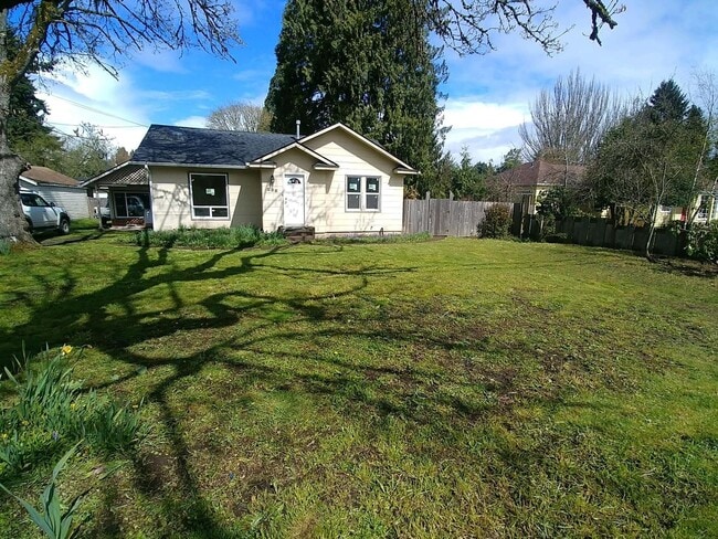 355 Howard Ave in Eugene, OR - Building Photo - Building Photo