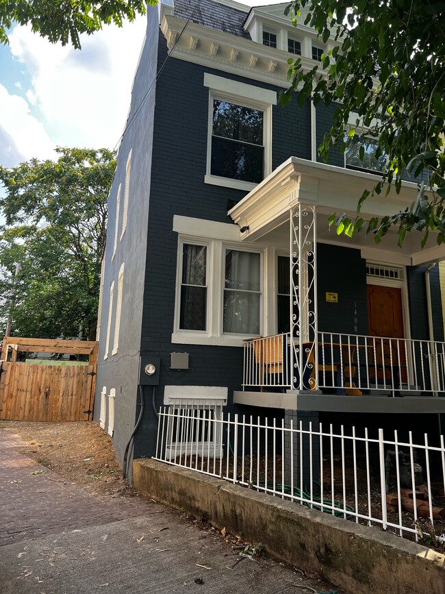 property at 1408 Perry Pl NW