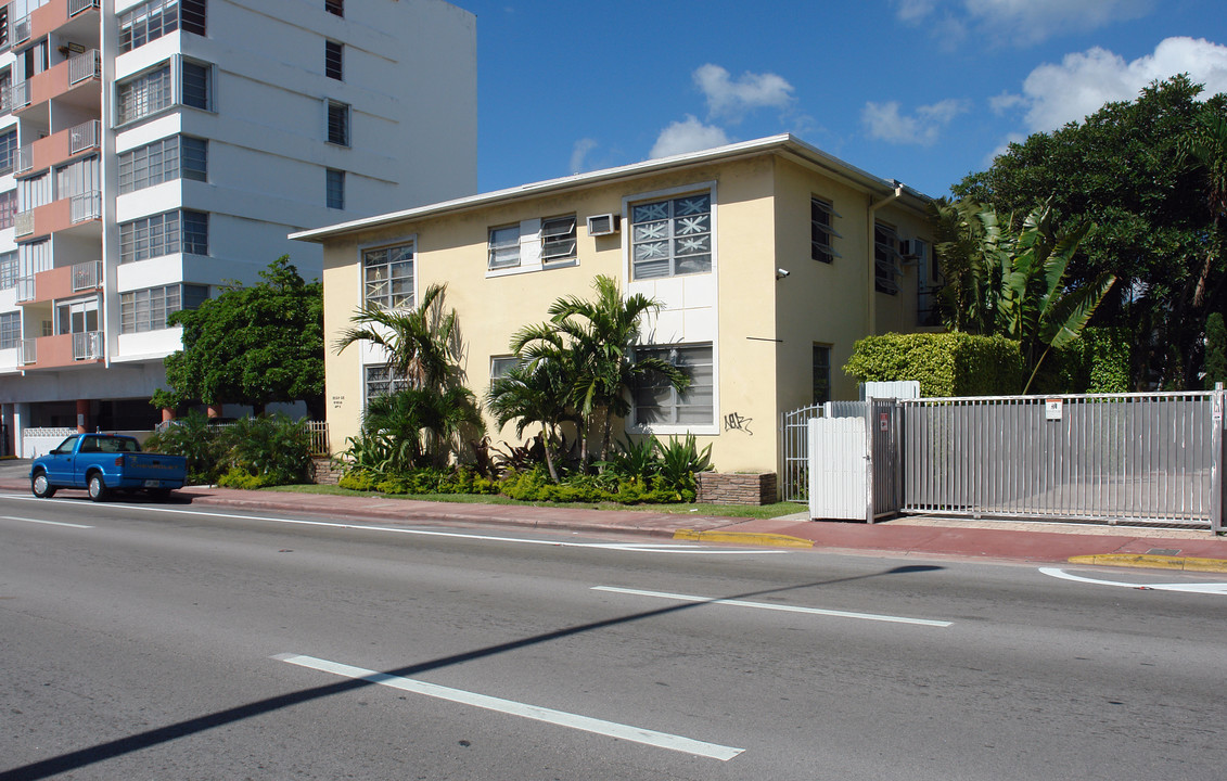 Virola Apartments in Miami Beach, FL - Building Photo