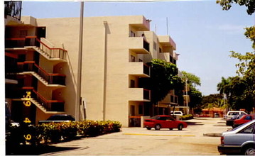 Futura Manor Apartments in Miami, FL - Building Photo - Building Photo