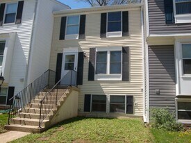 8492 Kirby St in Manassas, VA - Building Photo