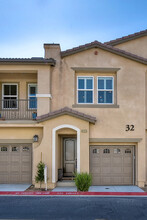 42922 Calle Cristal in Temecula, CA - Foto de edificio - Building Photo