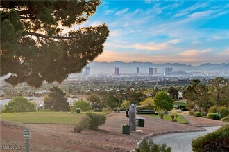 2742 Darby Falls Dr in Las Vegas, NV - Building Photo - Building Photo