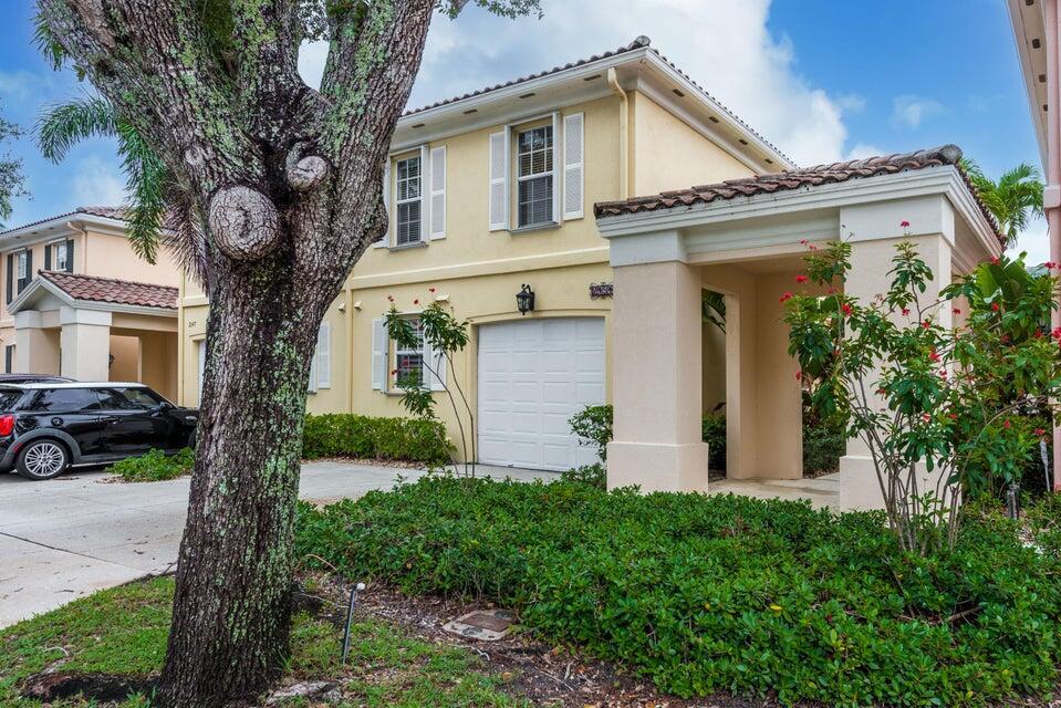 2151 Tigris Dr in West Palm Beach, FL - Building Photo