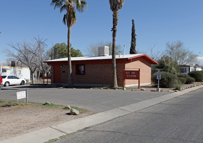 Redwood Park in Tucson, AZ - Foto de edificio - Building Photo