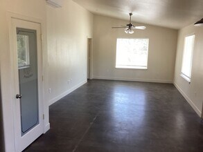 15671 Swasey Dr in Redding, CA - Building Photo - Building Photo