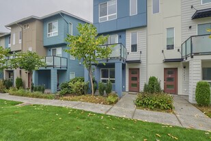 14661 36th Ct NE in Lake Forest Park, WA - Building Photo