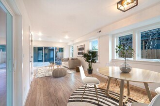 Brand new Portsmouth home steps from Colum in Portland, OR - Foto de edificio - Building Photo