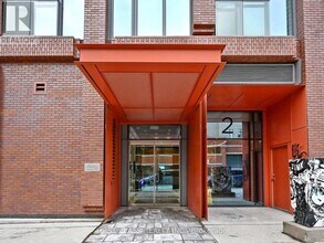 2-402 Augusta Ave in Toronto, ON - Building Photo - Building Photo