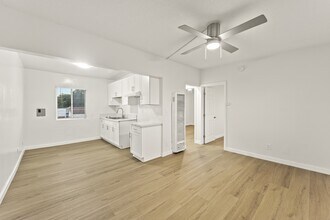 8021 S Broadway in Los Angeles, CA - Building Photo - Building Photo