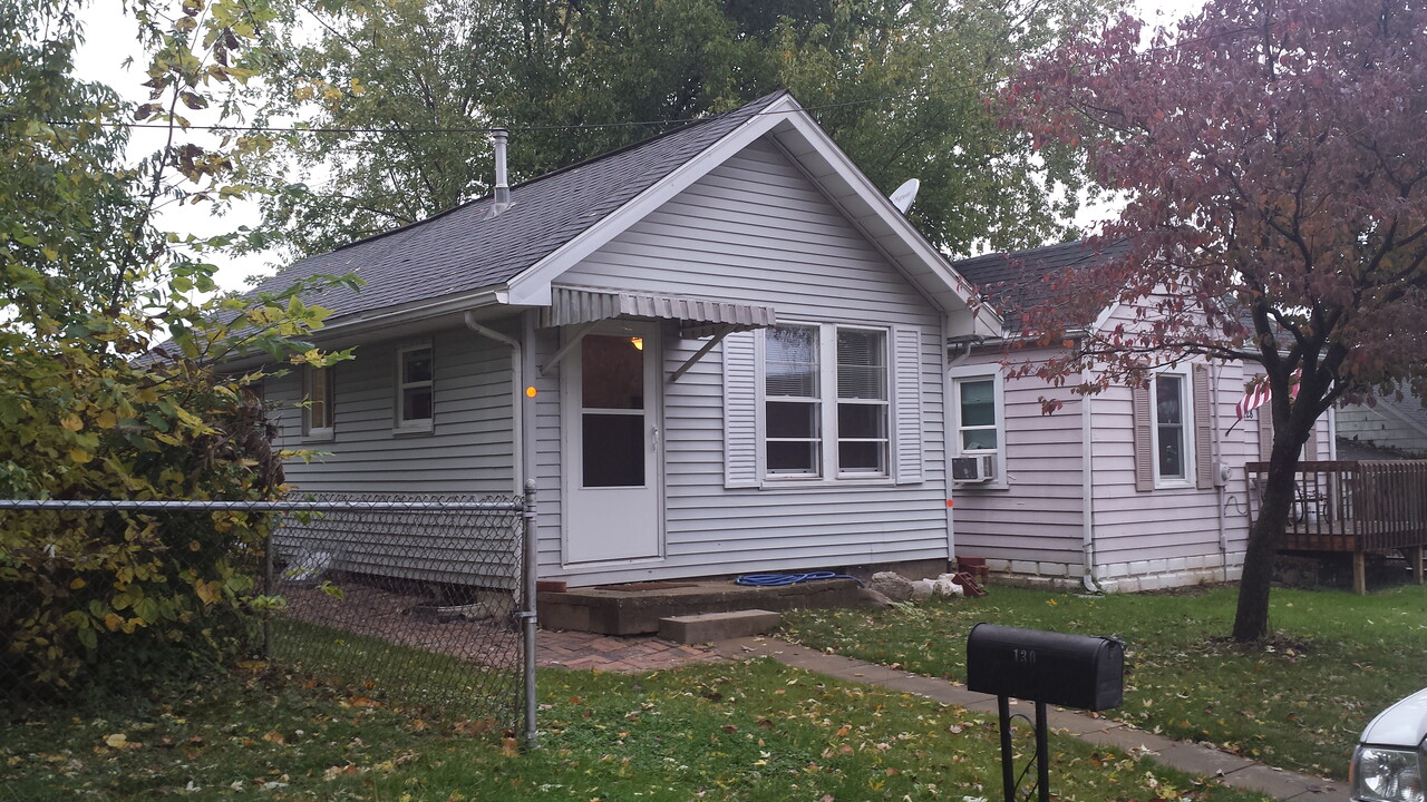 130 Glen Oak St in East Peoria, IL - Building Photo