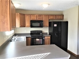 748 Woodington Dr in Pataskala, OH - Building Photo