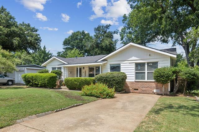 1310 Paxton Ave in Arlington, TX - Building Photo