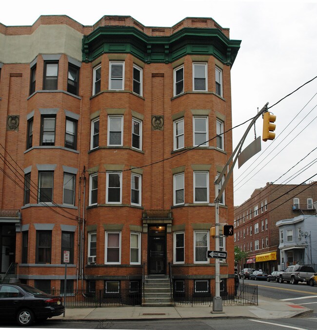 54 St Pauls Ave in Jersey City, NJ - Foto de edificio - Building Photo