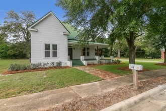 142 S Broad St in Newville, AL - Foto de edificio - Building Photo