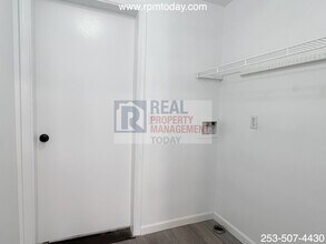 334 Tacoma Blvd S in Pacific, WA - Building Photo - Building Photo