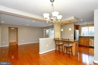 4079 S Four Mile Run Dr in Arlington, VA - Building Photo - Building Photo