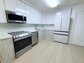 9352 S Belfort Cir in Tamarac, FL - Building Photo - Building Photo