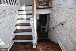 1 Orchard Ln in Doylestown, PA - Building Photo