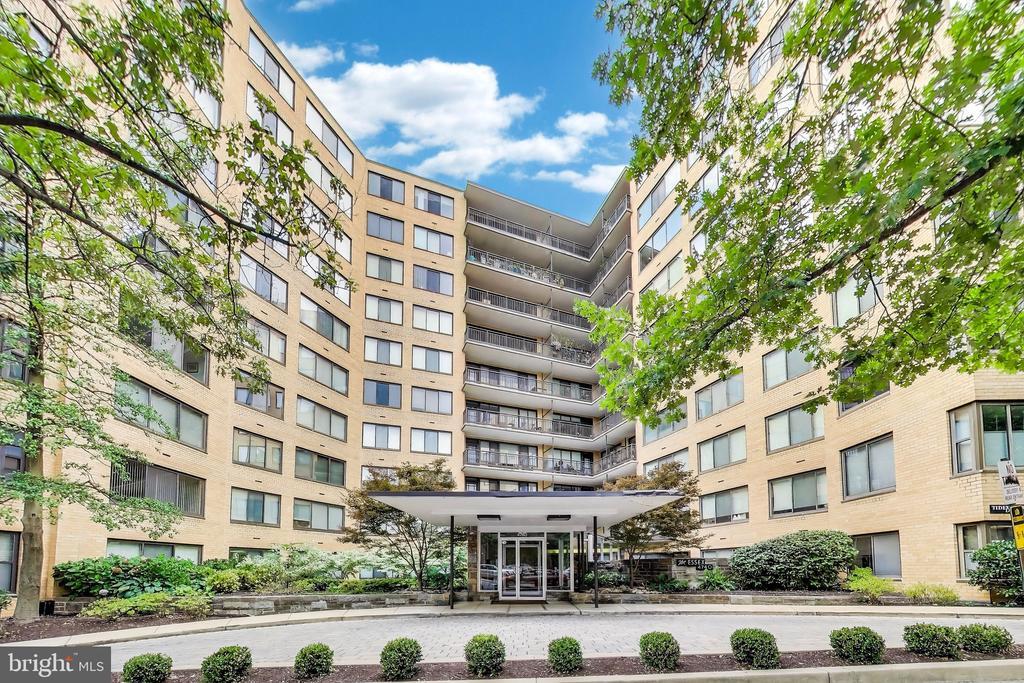 4740 Connecticut Ave NW in Washington, DC - Building Photo
