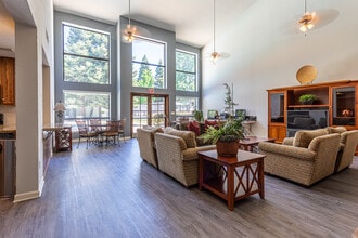 ASHFORD PARK in Sacramento, CA - Foto de edificio - Interior Photo