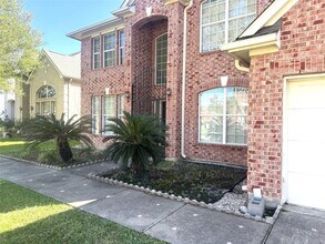 6611 Sunrise Valley Ln in Houston, TX - Building Photo - Building Photo