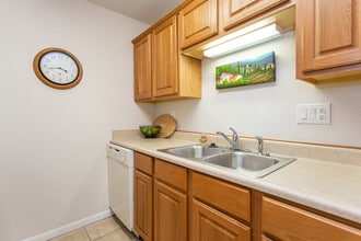 Lakeview Apartments in Kalamazoo, MI - Foto de edificio - Interior Photo
