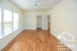 3525 N Broadway St, Unit 1E in Chicago, IL - Building Photo