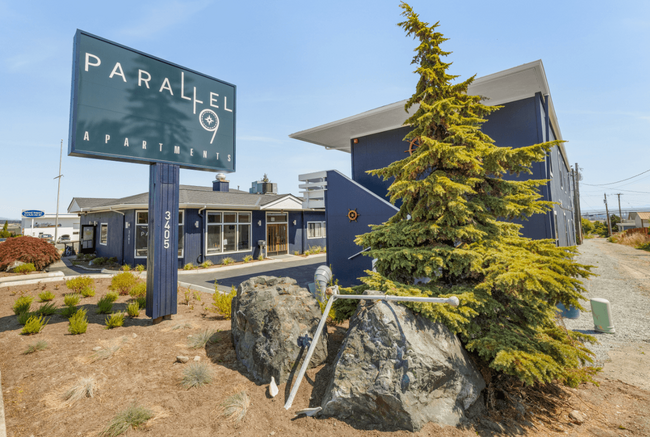 Parallel 49 in Anacortes, WA - Foto de edificio - Building Photo