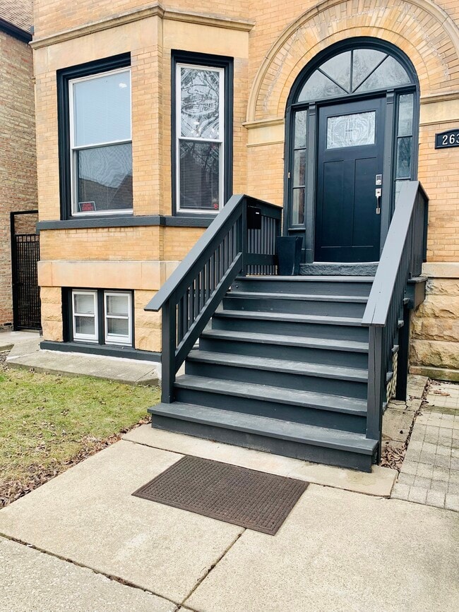 2637 W Walton St, Unit 2nd floor in Chicago, IL - Building Photo - Building Photo