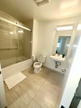 550 Innes Ave, Unit Apt 101 in San Francisco, CA - Building Photo - Building Photo