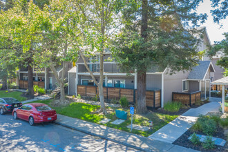 La Salle Apartments in Davis, CA - Foto de edificio - Building Photo