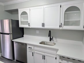 107 Kennedy Dr in Bridgeport, CT - Building Photo - Building Photo