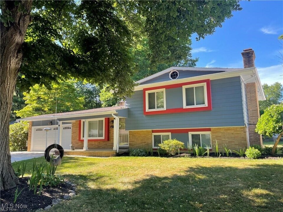 470 Sandhurst Rd in Akron, OH - Building Photo