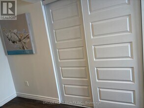 850 Clarkson Rd S in Mississauga, ON - Building Photo - Building Photo