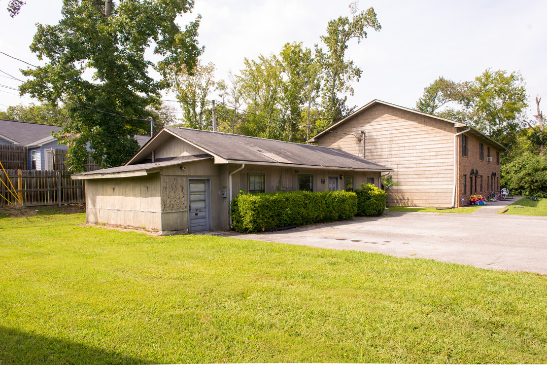 228 Claire Ave in Rossville, GA - Building Photo