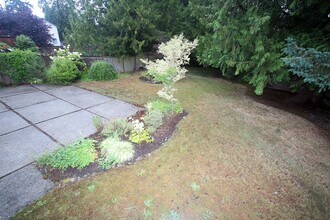 22025 54th Ave W in Mountlake Terrace, WA - Building Photo - Building Photo