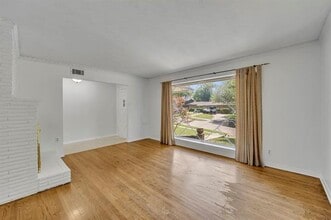 9401 Forestridge Dr in Dallas, TX - Building Photo - Building Photo