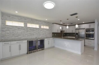 6450 Buena Vista Dr in Margate, FL - Building Photo - Building Photo