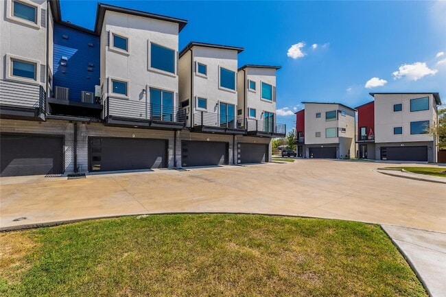 1417 Kramer Ln, Unit 9 in Austin, TX - Building Photo - Building Photo